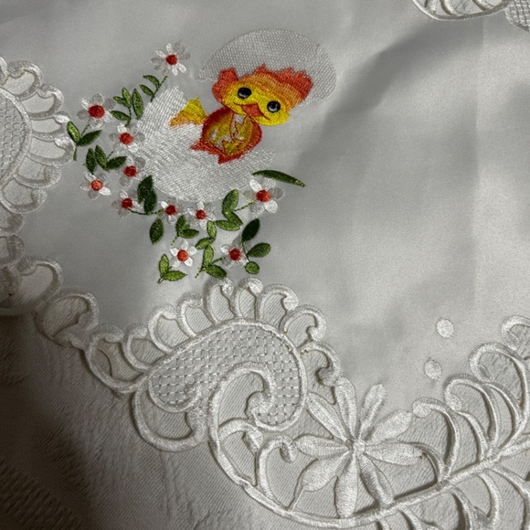 Elegant Easter Round Dining tablecloth Lace  Embroidered Holiday - Picture 3 of 12